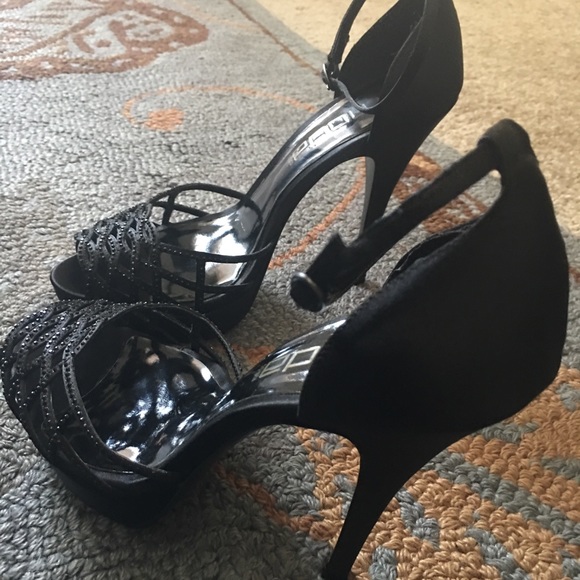 Moda Women’s Shoes - Picture 5 of 6